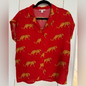 Red Short Sleeve Leopard Print Button-Up Shirt Size Small